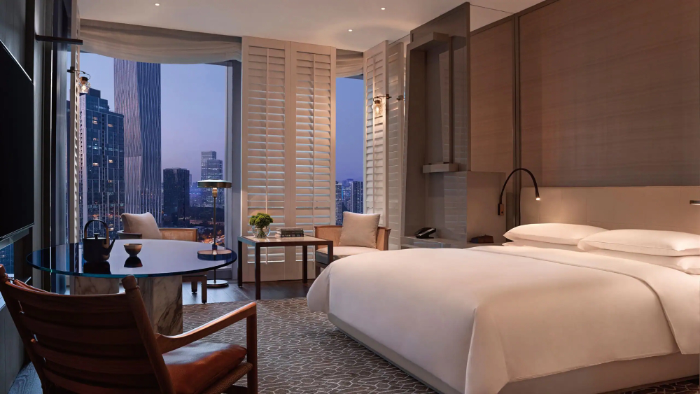 Andaz-Shenzhen-Bay-P006-King-Guestroom.16x9 (1).jpg