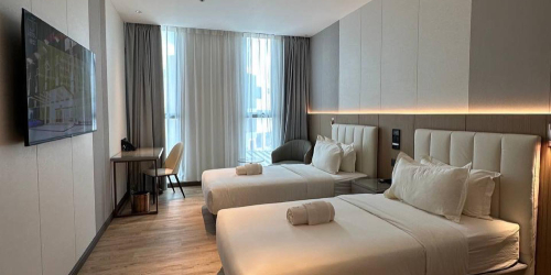 j hotel 41054 room 1.jpg