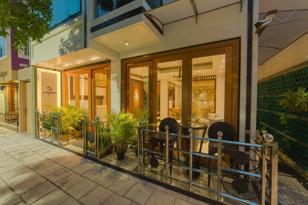 samann host male city.jpg